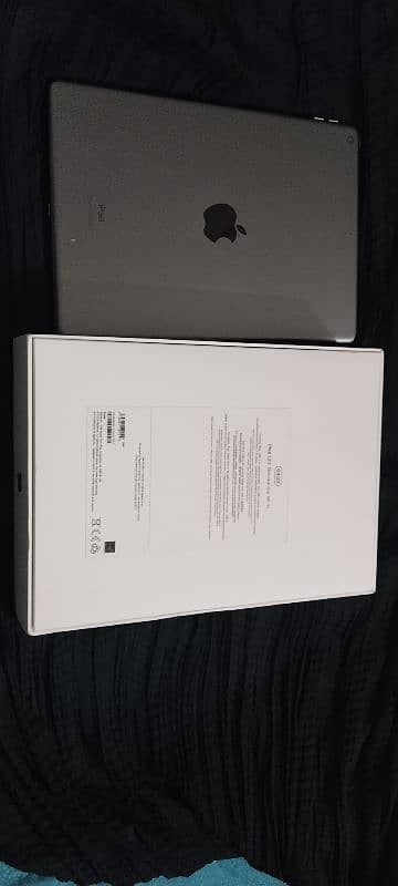 iPad 9th generation - WiFi 64GB 4