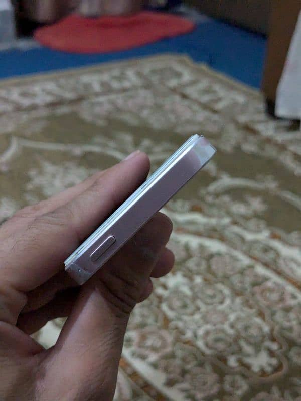 iphone SE 32 gn 4