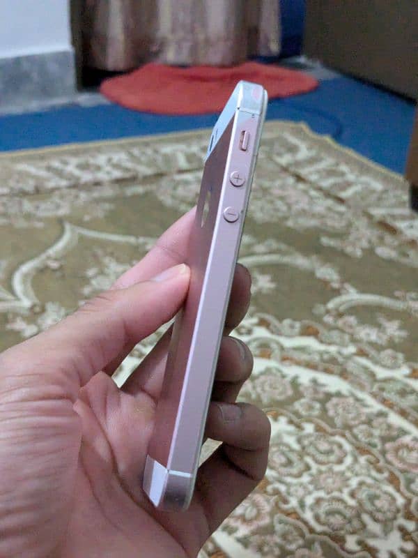 iphone SE 32 gn 7