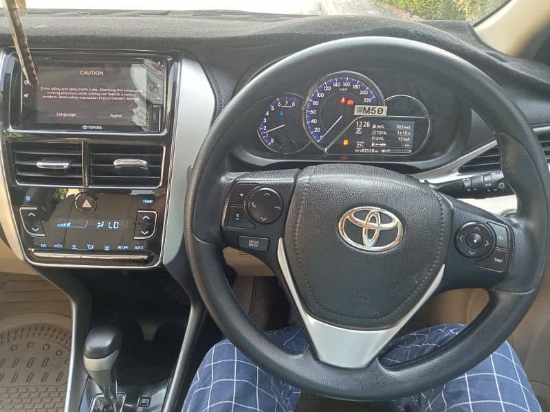 Toyota Yaris ativ x 1.5 full option 15