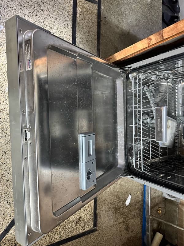 Hisense Dubai import dishwasher 4