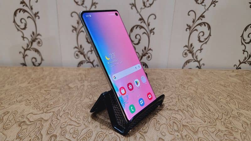 Samsung Galaxy S10 | Mint Condition | No shade or dot 1