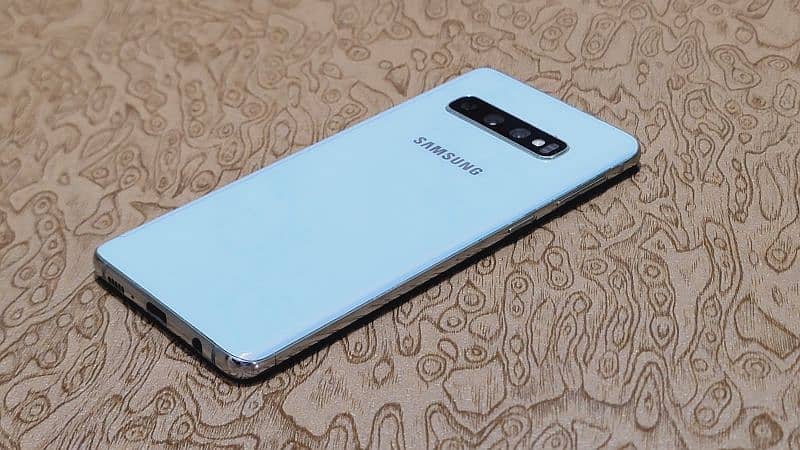 Samsung Galaxy S10 | Mint Condition | No shade or dot 7