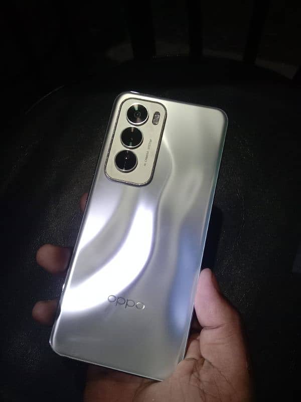 Oppo Reno 12 3