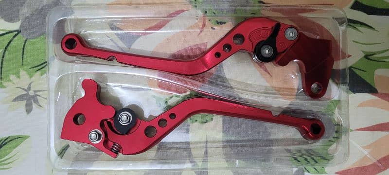 Moxi red colour brake and clutch for ybr . never used 2