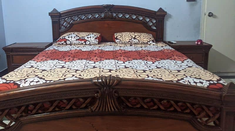 King size Bed with 2 Draws, Dressing, 3 piece Almirah 1