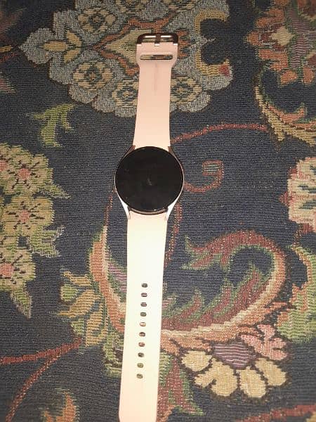 Samsung watch 5 with charger 2