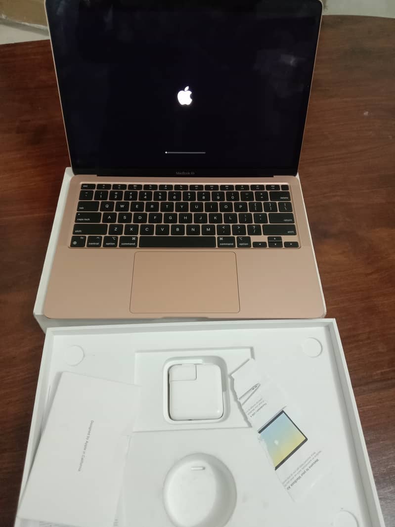 MacBook air 2020 8/256 13 inch 0