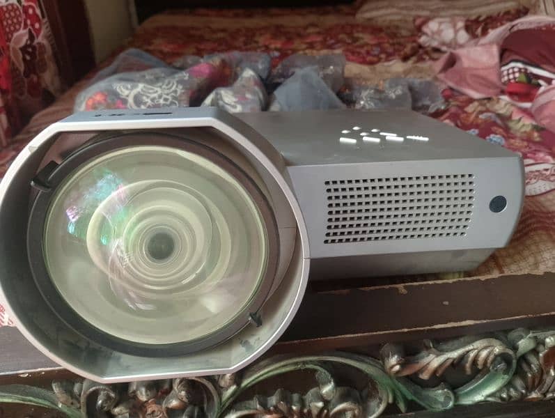 Sanyo projector 10by10 condition high quality picture 1