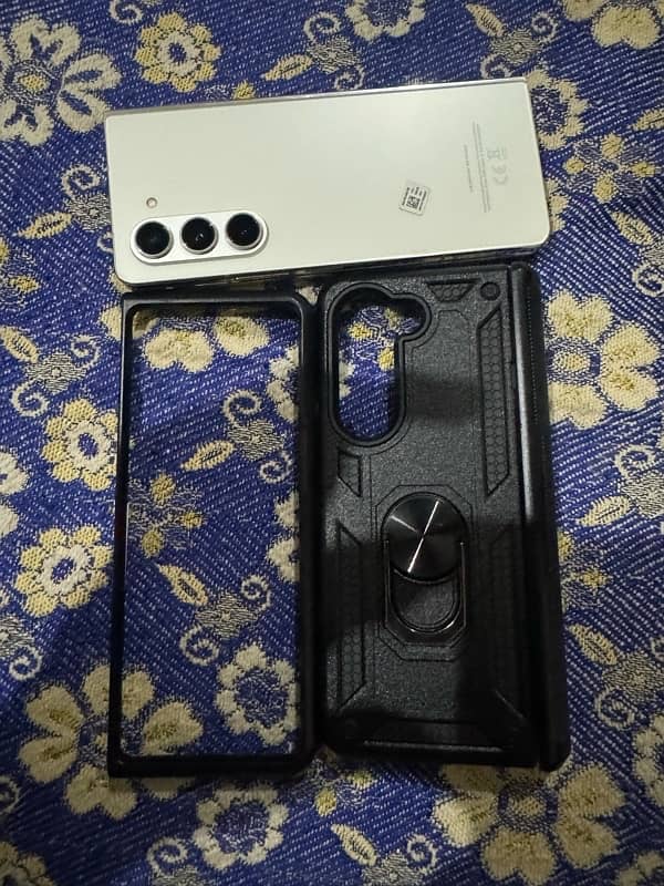 Samsung Galaxy Z Fold 5 L. d. unit 1