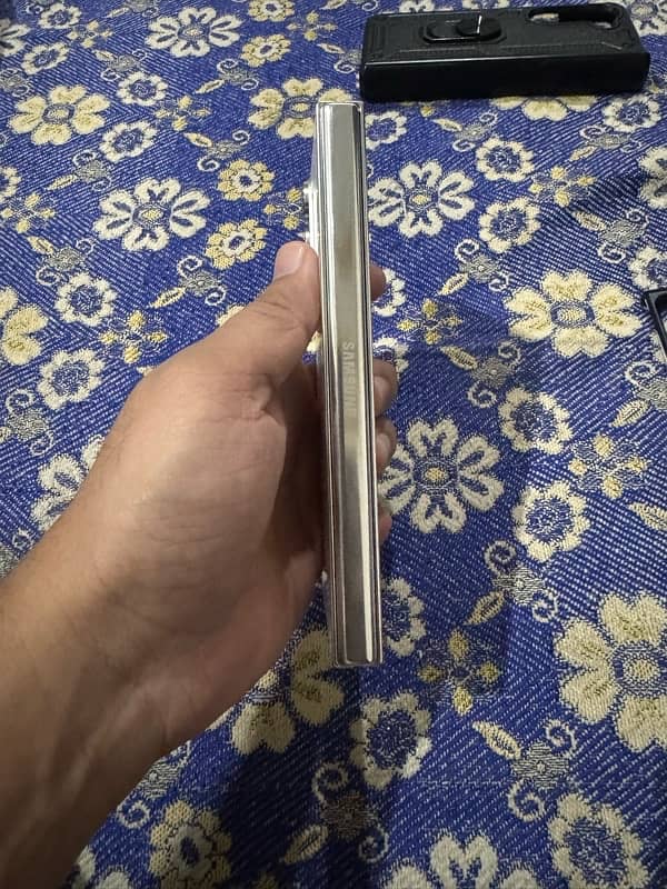 Samsung Galaxy Z Fold 5 L. d. unit 2