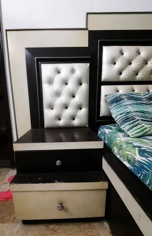 Bedroom Furniture | Wardrobe | Dressing Table | sidetable | Divider 1