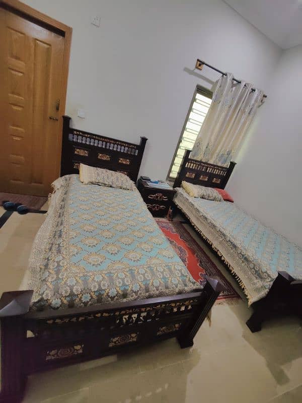 Chinioti single beds complete set almost new 3