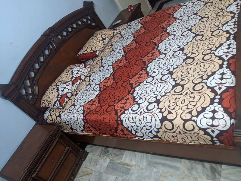 King size Bed 2 draws, Dressing, 3 piece Almirah 0