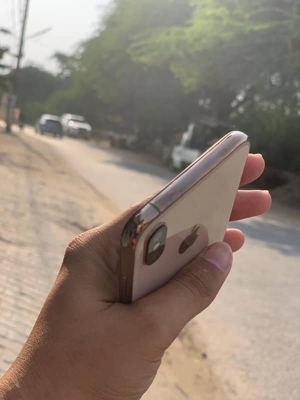 iPhone XS 64Gb Golden 1