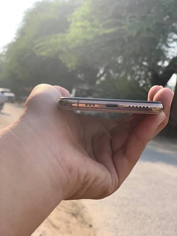 iPhone XS 64Gb Golden 3