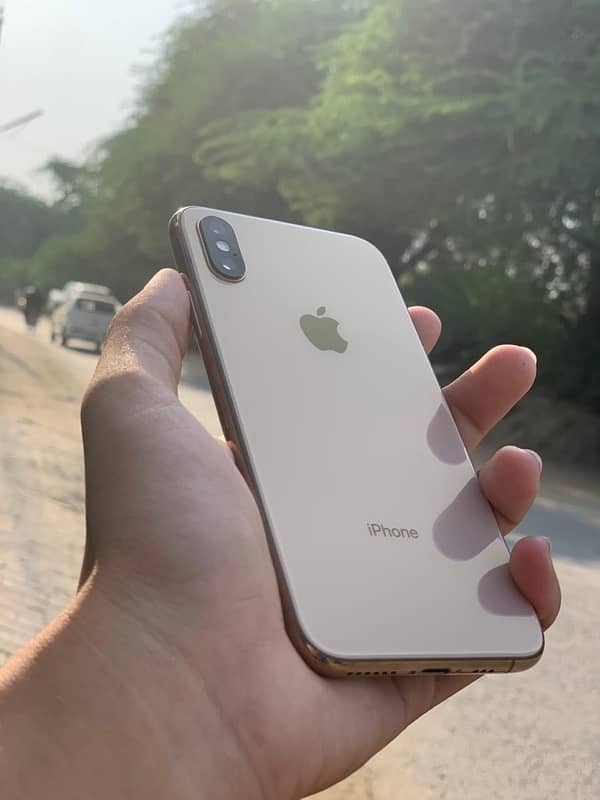 iPhone XS 64Gb Golden 4