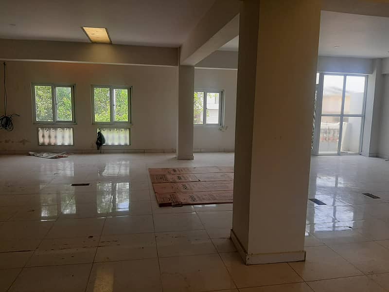 G/11 minni markeet ground floor 1600sq open space available for rent 4