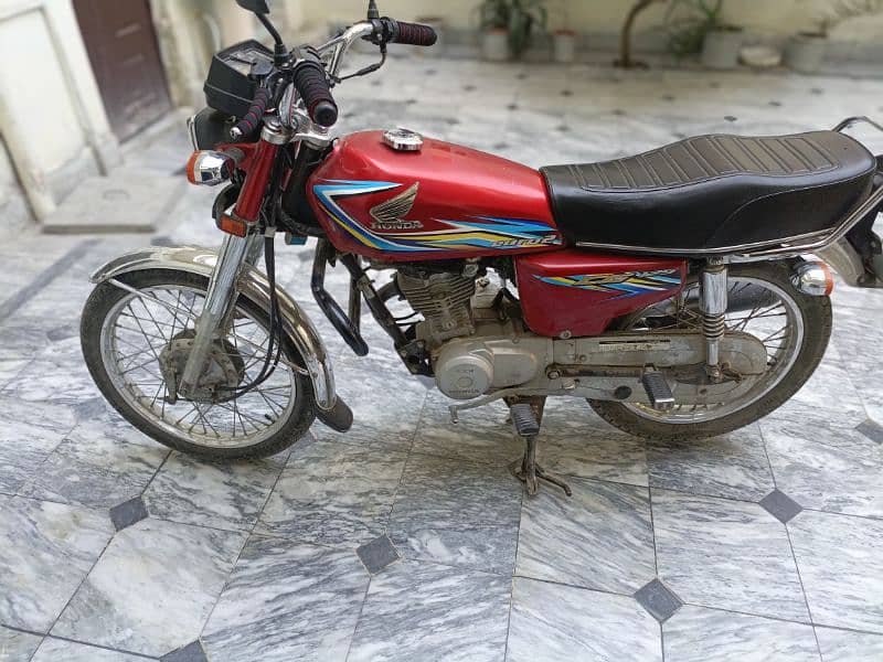 Honda 125 bike 17/18 model excellent bike Golden number 2