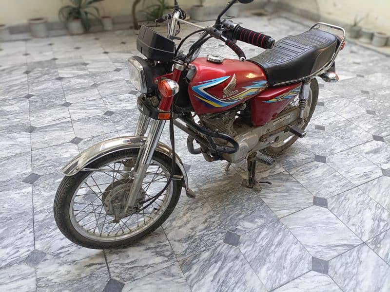 Honda 125 bike 17/18 model excellent bike Golden number 6