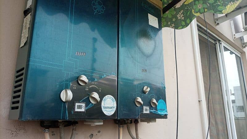 IZONE GEYSERS  LPG  Gass  . 12  liter 4