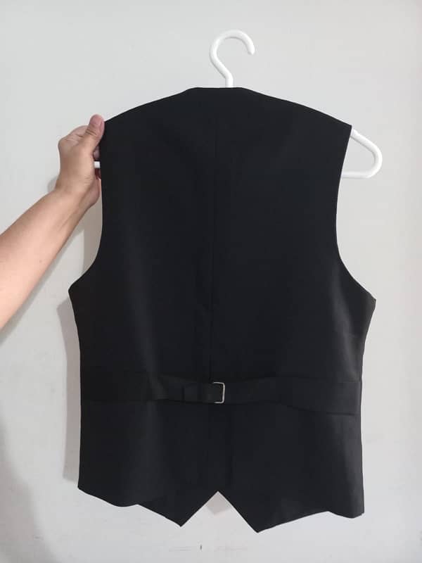 WAIST COAT FOR MEN SIZE MEDIUM 1