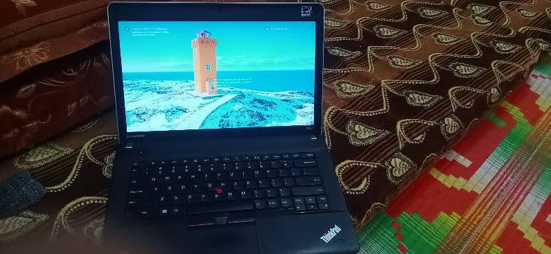 Lenovo ThinkPad laptop 4gb Ram 90gb ssd storage 12