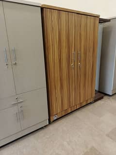 Modern Style Of wardrobe Available in Customized Design 0