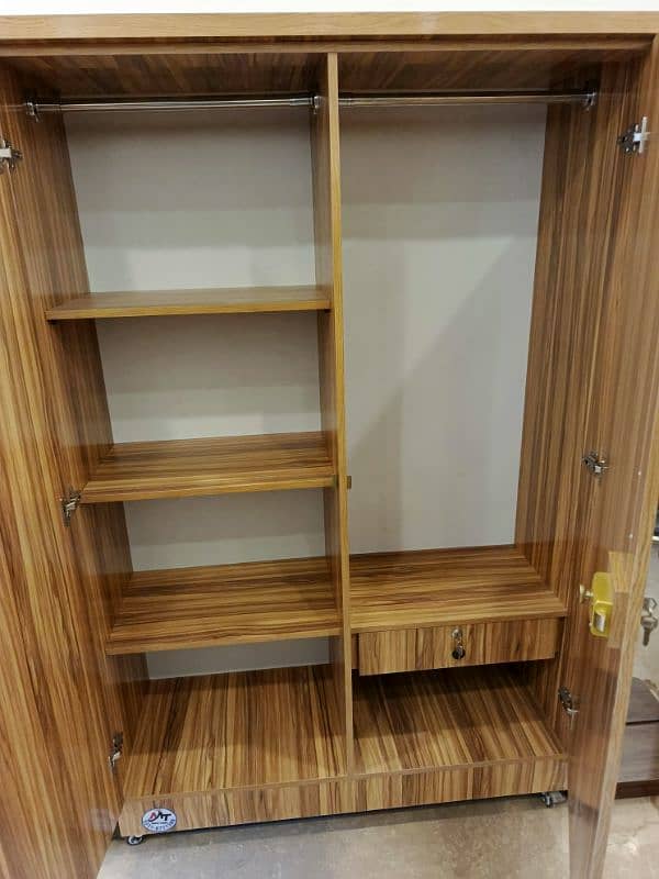 Modern Style Of wardrobe Available in Customized Design 1