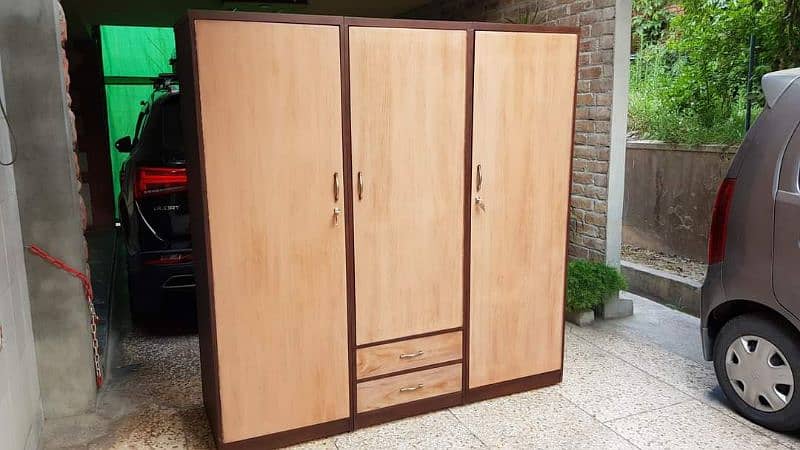 Modern Style Of wardrobe Available in Customized Design 12