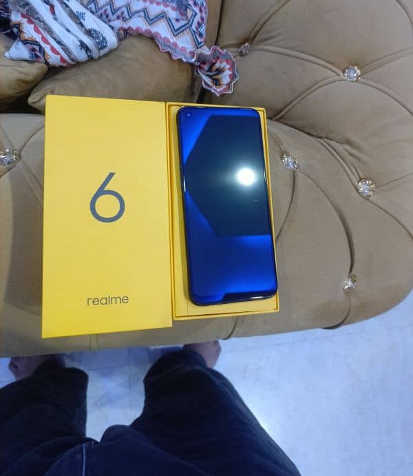 Realme 6 128/8GB Ram with box for sale 9