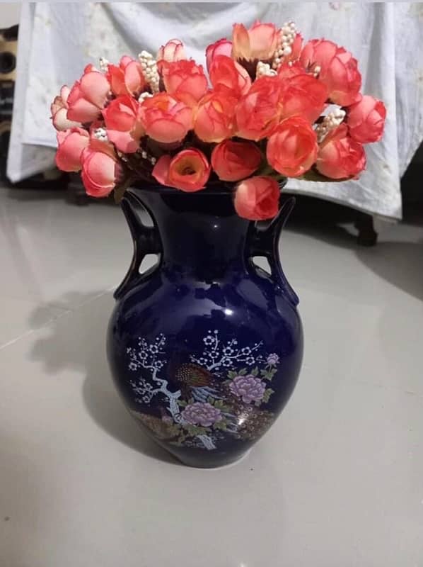 JAPANESE PORCELAIN VASE WITH FLOWERS 0