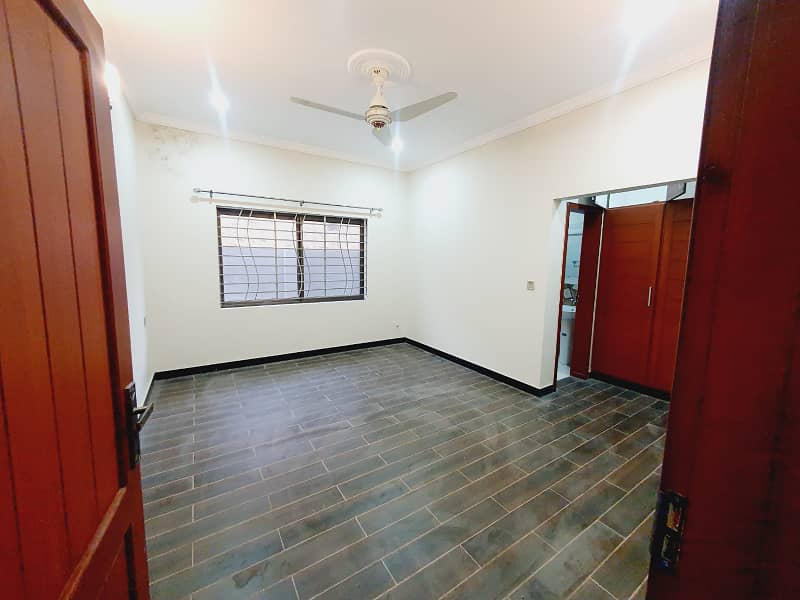 10 Marla Full House Available for Rent in Block C B-17 Islamabad!!! 6