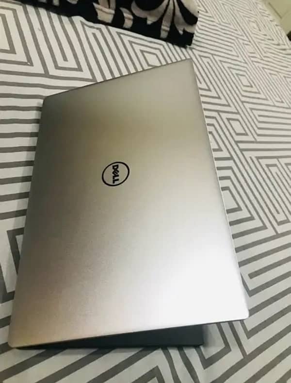 Dell XPS core i5 7th Gen 1