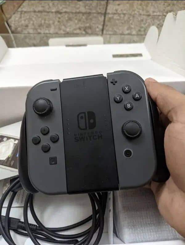 Nintendo Switch with 128GB SD card and all accessories 4