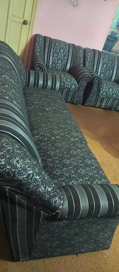 5 seater good condition sofa set