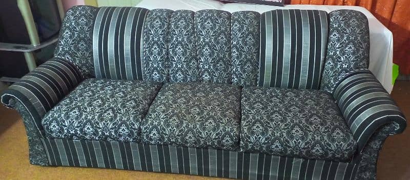 5 seater good condition sofa set 4