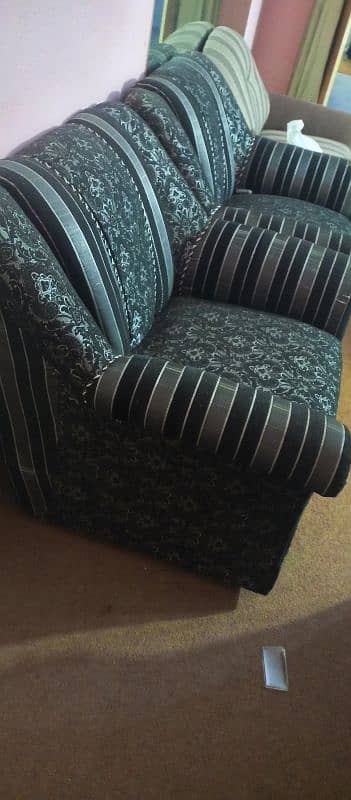 5 seater good condition sofa set 5