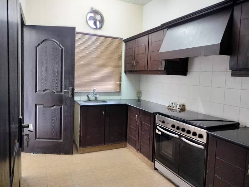 5 MARLA 2 BEDROOMS APARTMENT FOR RENT IN ASKARI 11 SEC C 1