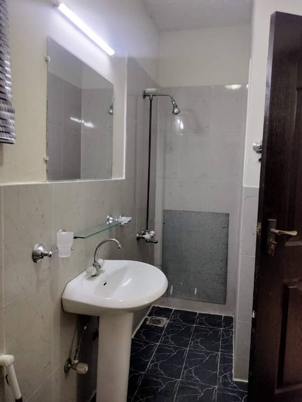 5 MARLA 2 BEDROOMS APARTMENT FOR RENT IN ASKARI 11 SEC C 7