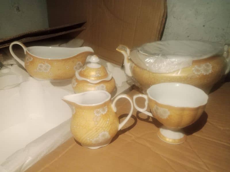 Golden Dinner Set of 8-8 pieces 4