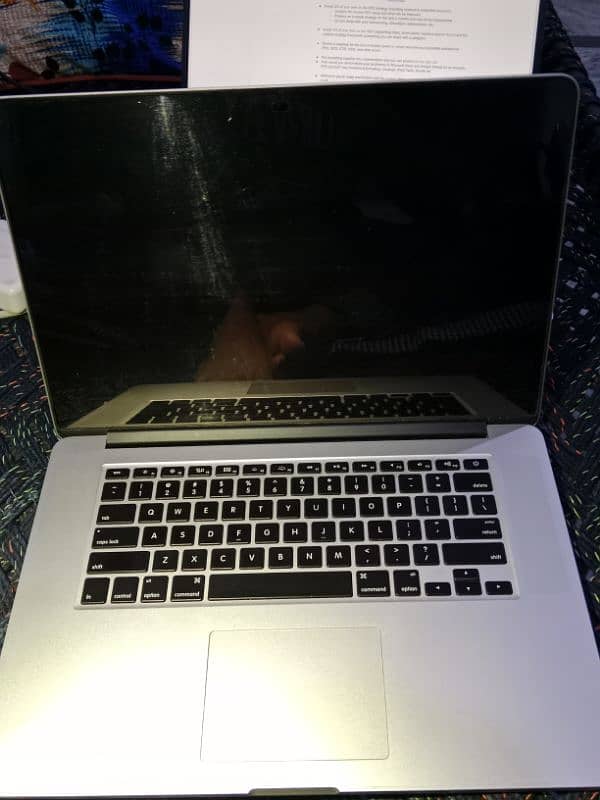 Apple Mac book pro - 2015 mid - i7 1