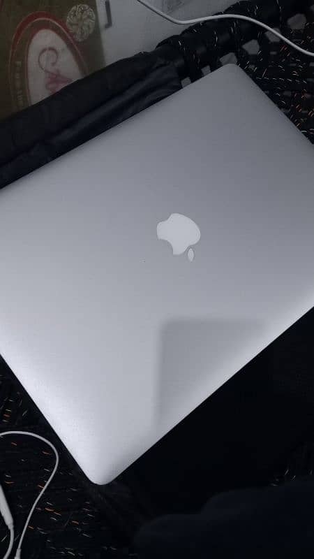 Apple Mac book pro - 2015 mid - i7 2