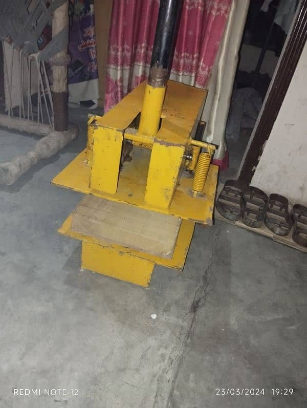 chappal making machine puncher Hawai chappal 1