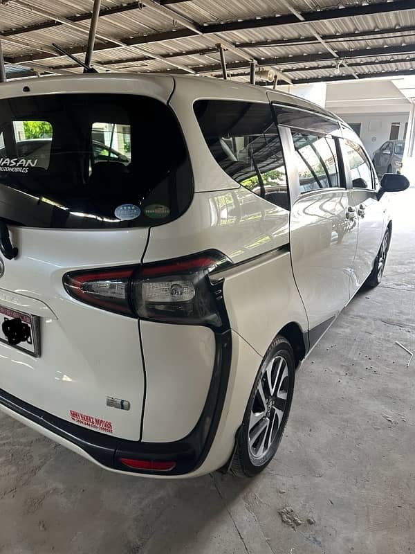 Toyota Sienta 2015 8