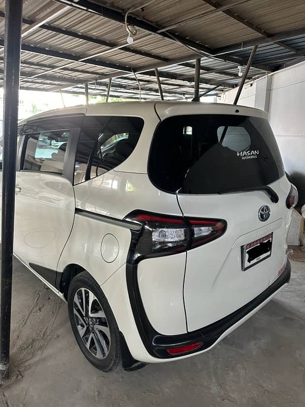 Toyota Sienta 2015 9