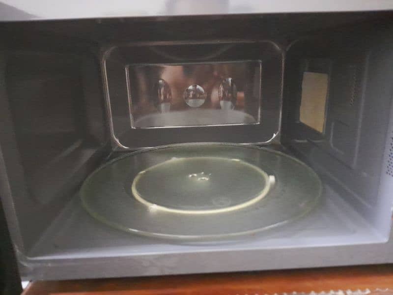 Microwave oven Homage 3