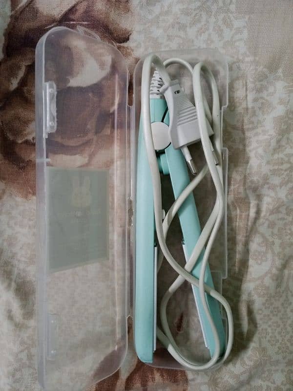 mini straightener 1