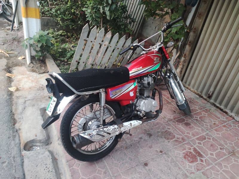 honda 125 2013 model ok condition red colour 2