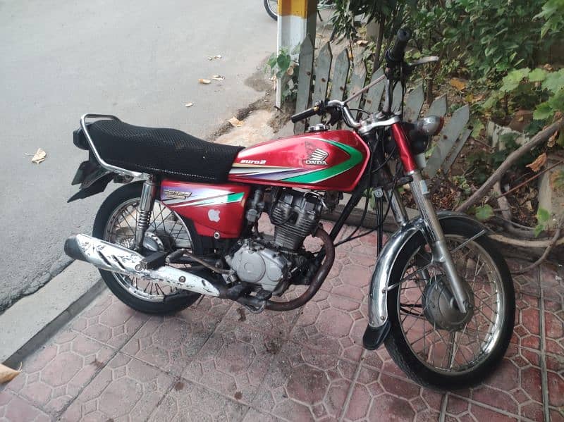 honda 125 2013 model ok condition red colour 3